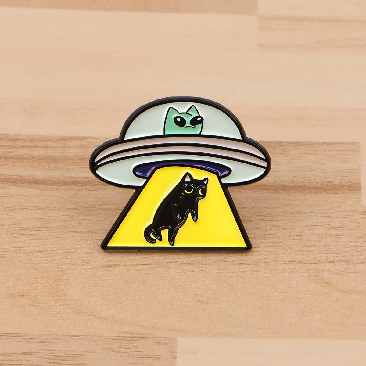 UFO Alien Enamel Pin Black Cat - Model Kit Ufo review and price